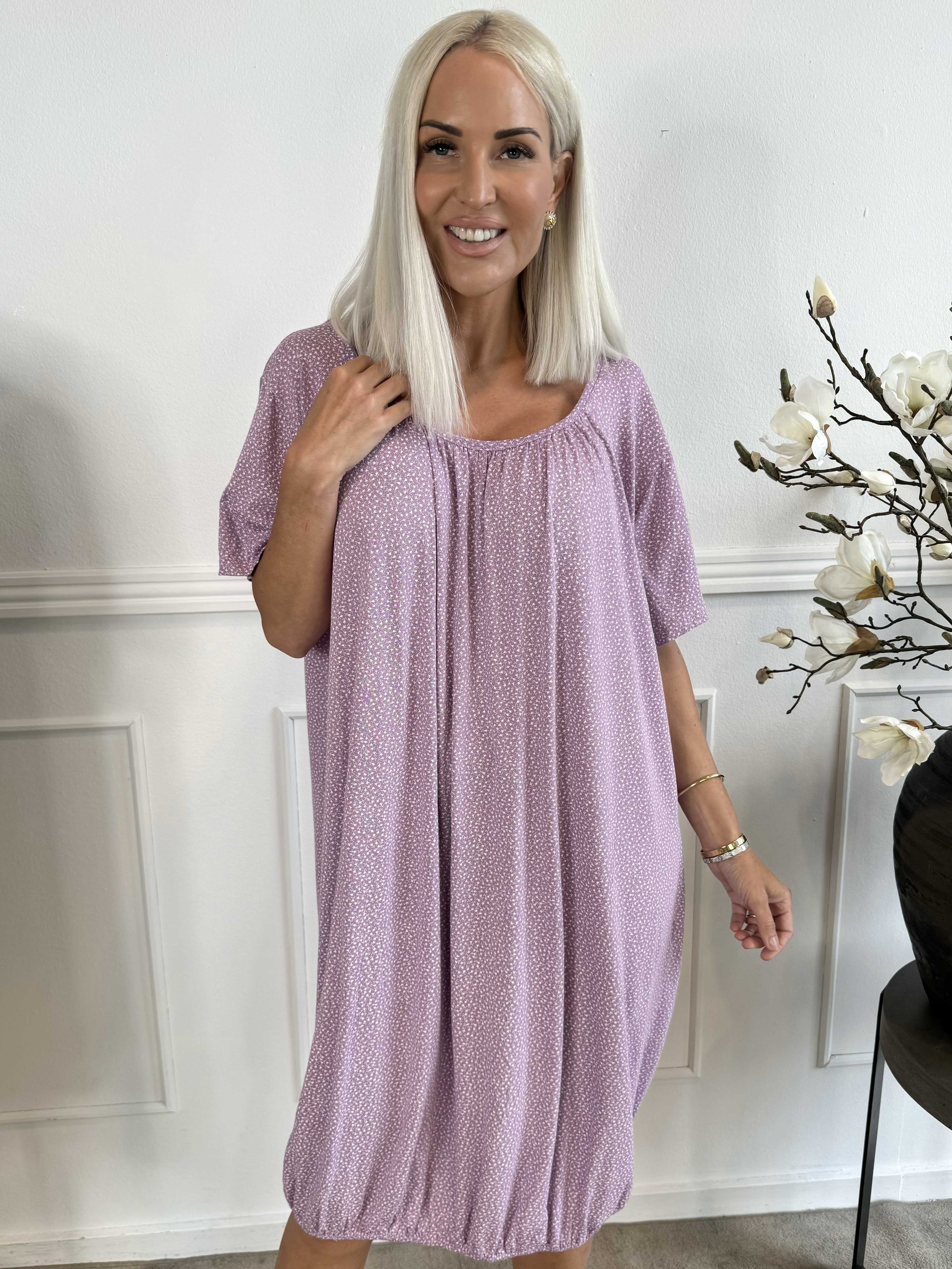 Miracle Flower Dress - Kjole i viskose med elastik forneden